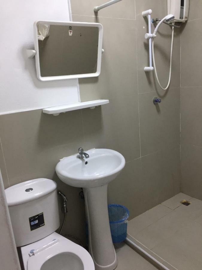 Escobar Guesthouse Pantai Jomtien Luaran gambar