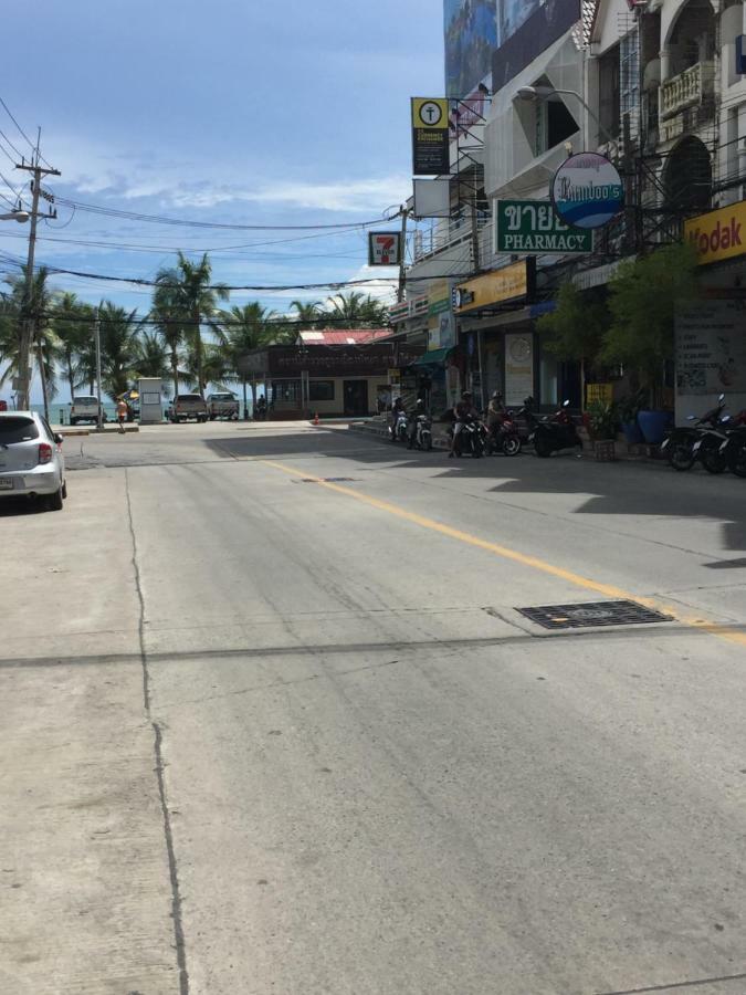 Escobar Guesthouse Pantai Jomtien Luaran gambar