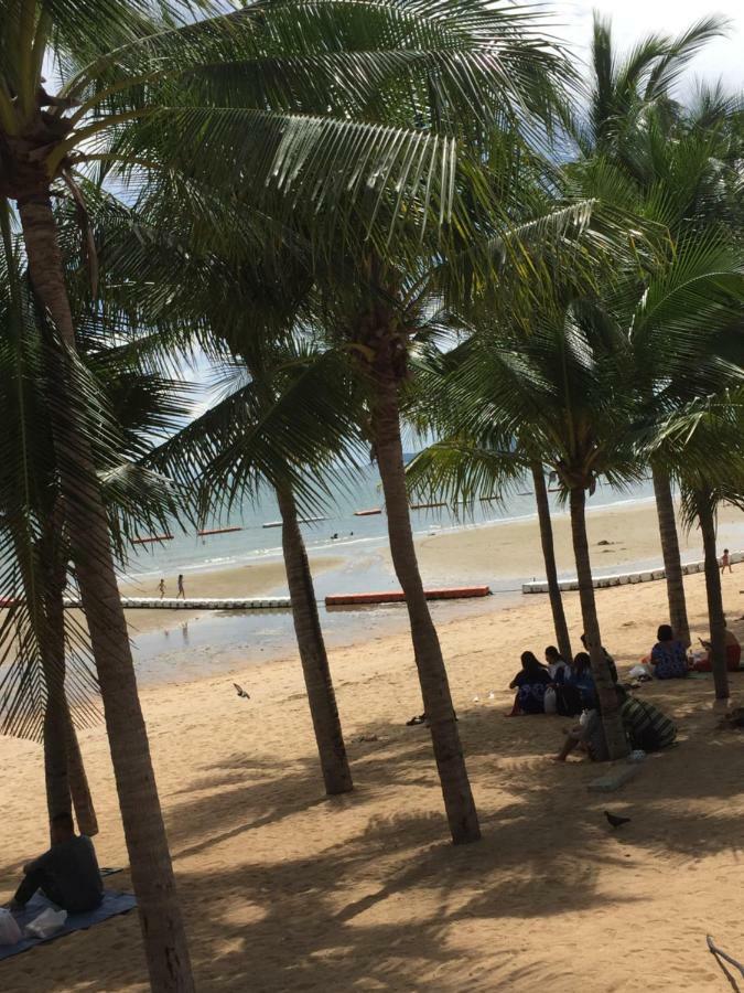Escobar Guesthouse Pantai Jomtien Luaran gambar
