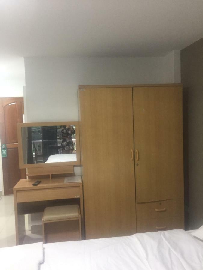 Escobar Guesthouse Pantai Jomtien Luaran gambar