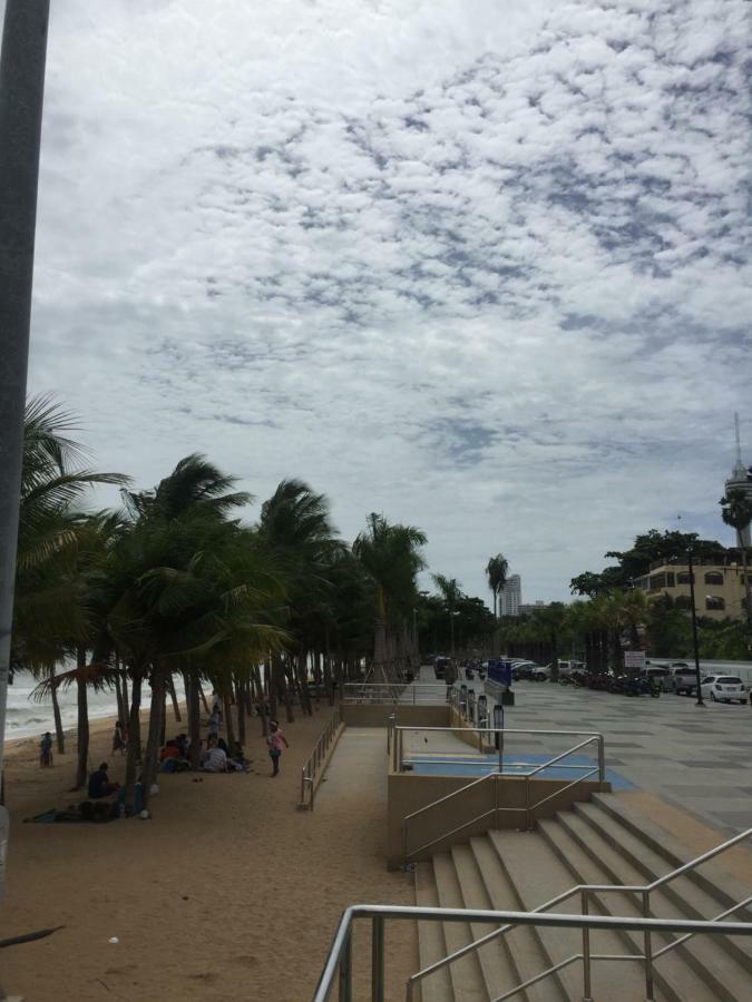 Escobar Guesthouse Pantai Jomtien Luaran gambar