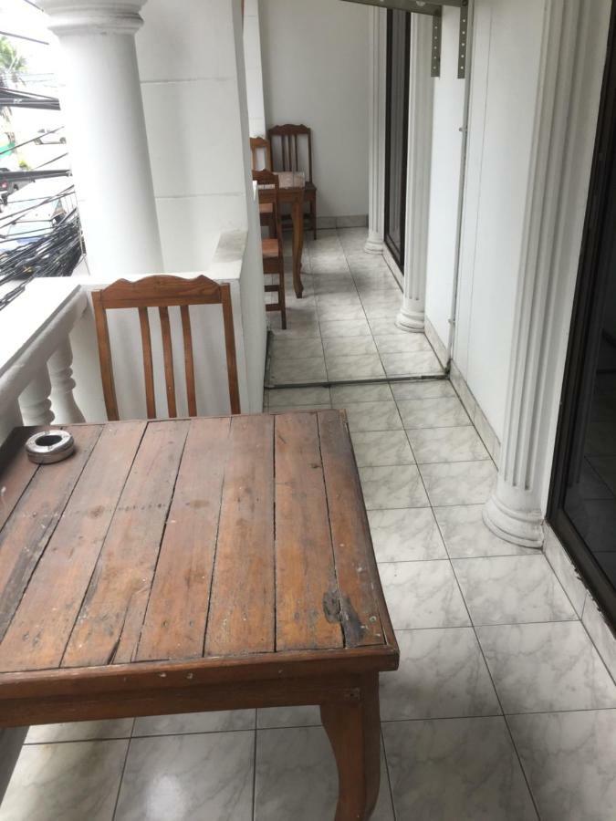 Escobar Guesthouse Pantai Jomtien Luaran gambar