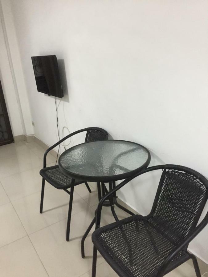 Escobar Guesthouse Pantai Jomtien Luaran gambar