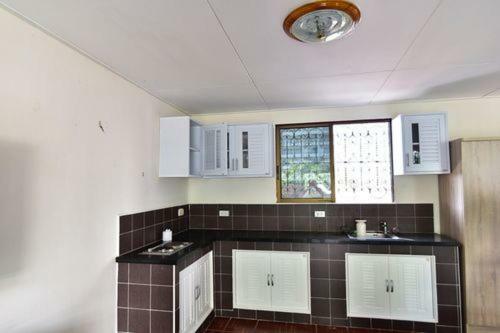 Escobar Guesthouse Pantai Jomtien Luaran gambar