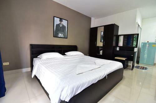 Escobar Guesthouse Pantai Jomtien Luaran gambar