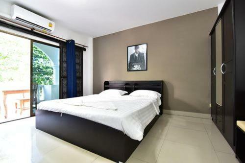 Escobar Guesthouse Pantai Jomtien Luaran gambar